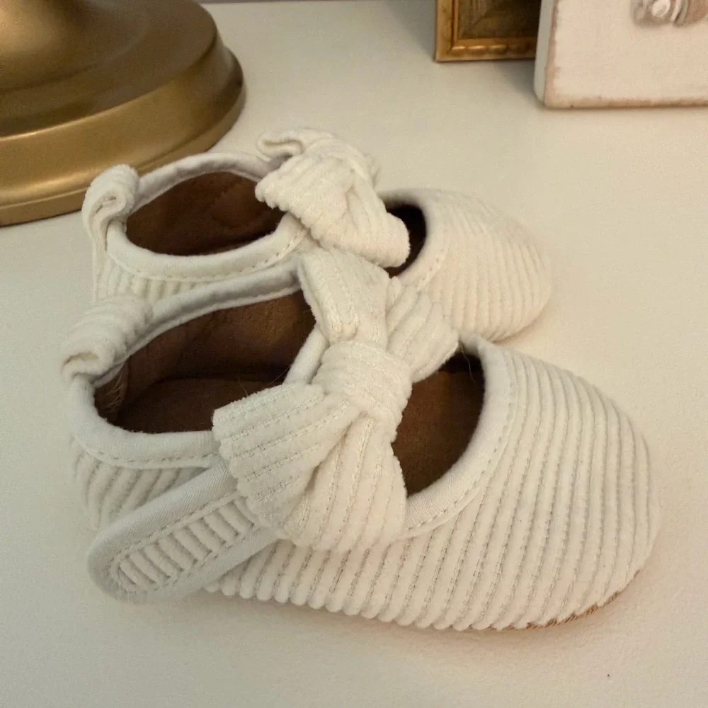 Baby Girl Ribbed Bow Mary Jane Shoes in White